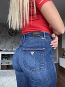 Jeansy z wysokim stanem guess 