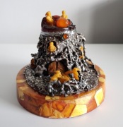 wyrób unikatowy z bursztynu i srebra - dekoracyjny