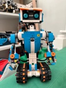 Lego Boost 17101 kreatywny robot świeci, mówi, wykonuje polecenia 