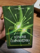 uczniowie czarnoksiężnika