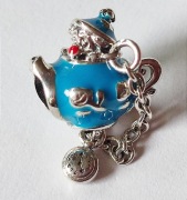 Charms z Alicji w Krainie Czarów 