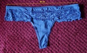 Granatowe, bawełniane koronkowe majtki stringi, rozmiar XL