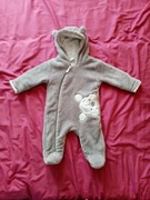 Cieplutki szary kombinezon dla niemowlaka misiu