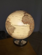 Piękny Globus podświetlany 30 cm srebrny obrotowy z metalową podstawą Led