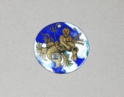 WODNIK ZNAK ZODIAKU STARA EMALIA NA PŁYTCE WISIOREK PLAKIETA