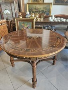 Okrągły drewniany stol 