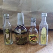 Buteleczki po alkoholu z całego świata (puste)