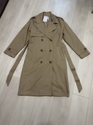 Bershka beżowy płaszcz trencz dwurzędowy klasyczny z paskiem