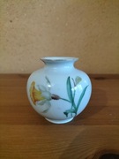 Wazonik mały kulisty porcelanowy z motywem narcyza Handmalerei