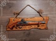 Pistolet skałkowy na drewnianej zawieszce - replika / prod. Hiszpania