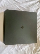 Zestaw Konsola PS4 + 2 Pady Kamuflaż + 5 Gier 