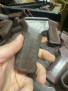 CHWYT Z TWORZYWA AK47 produkcja wschodnie niemcy NVA DDR