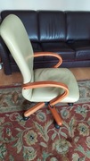 Fotel skórzany obrotowy na kółkach Nowy Styl