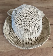 Kapelusz z rafii na szydełku