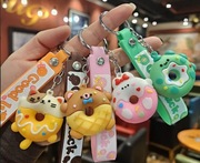 Duży gumowy brelok donut | Postać + przywieszka | Prezent