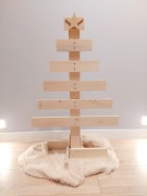 Drewniana choinka DIY pomysł na święta i prezent