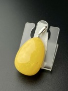 Srebrny wisiorek z naturalnego bursztynu baltyckiego waga - 6,12g.