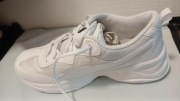 Jeden but prawy Nike rozmiar 40.5