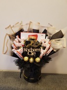 Box ze słodyczami i czarnymi różami Gotowy Prezent na każdą okazję 