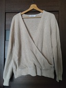 Beżowy sweter z "klapami"