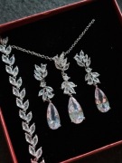 Zestaw biżuterii ślubnej w srebrnym kolorze 