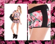 Krótkie spodenki Bershka – idealne na lato, nowe z metką, kwiatowy wzór