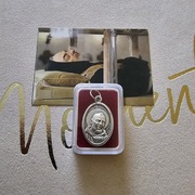 relikwia medalik Ojca Pio z relikwią +obrazek z San Giovanni Rotondo