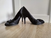 Szpilki satynowe z kokardą rozmiar 38