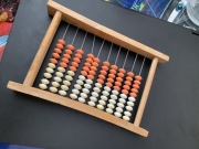 Stare małe drewniane liczydło