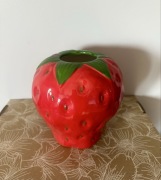 Truskawka ceramiczna strawberry czerwona red wazon doniczka vase flowerpot