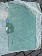 SZYBA BOCZNA KIEROWCY LEWA LP JEEP WRANGLER JLU 3.6 2.0T OKNO USZCZELKI 