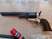 Rewolwer czarnoprochowy Colt kal. 44 + 100 fiolek 1 g.