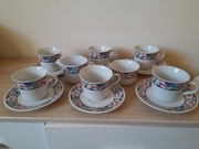 Filiżanki do kawy, zestaw spodków, filiżanek dzbanek do mleka i cukiernica