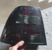 Lampa tylna depo dymiona ciemna bora sedan