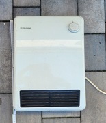 Ścienny ogrzewacz szybkonagrzewający termowentylator łazienkowy Elektrolux