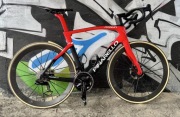 Pinarello Dogma F w przepięknym malowaniu Eruption Red - rozmiar 57,5