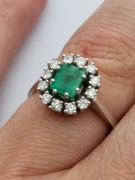 Złoty pierścionek ze szmaragdem i diamentami + Certyfikat