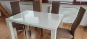 Stół z krzesłami 