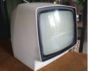 Stary telewizor turystyczny Neptun 150 zabytek
