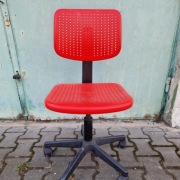 Czerwone krzesło biurkowe/biurowe - regulowane  