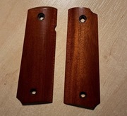 Colt (RIA) 1911 - drewniane okładziny chwytu
