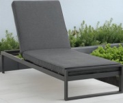Leżak vonge kolor szary stelaż  czarny.
