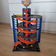 Zakręcony Mega Garaż HOT Wheels + dodatki. Tor wyścigowy 