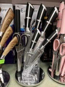 Zestaw noży kuchennych 8 el. na stojaku obrotowym + nożyczki i ostrzałka