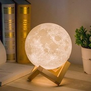 Lampa księżycowa Mydethun 3D z 5,9-calową drewnianą podstawą
