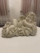 Biała figurka aniołka 