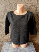 czarna bluza we wzory