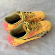 Buty piłkarskie, korki Puma Ultra Play, rozmiar 40