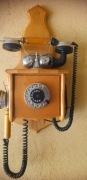 Imitacja telefonu z poprzedniej epoki.