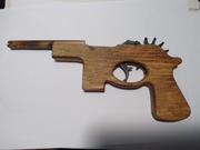 Drewniany pistolet-zabawka na gumki recepturki